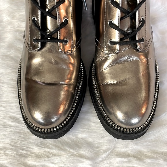 Michael Michael Kors Silver Metallic Boots. - Picture 5 of 11